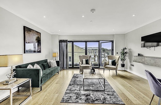 Beautiful Abode In Brentford
