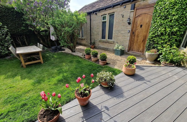 Superb 2-bedroomed Briar Cottage Guest Suite in Norwood Green, Halifax
