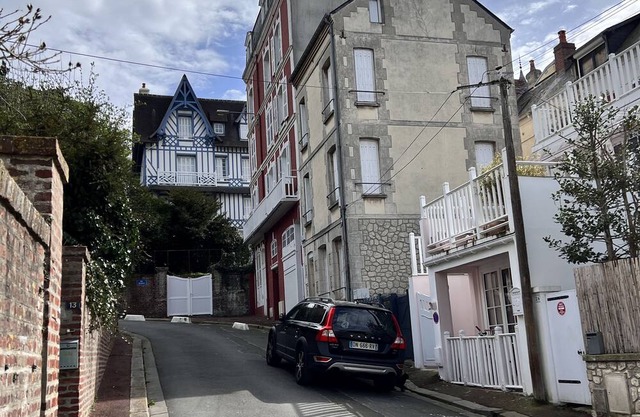 Charmante Petite Villa Idéalement Située à 200 Mètres de la Plage et du Centre