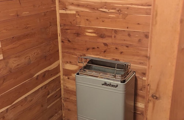 new 2 bedroom close to killington and bike trails this is pet ok downstairs unit