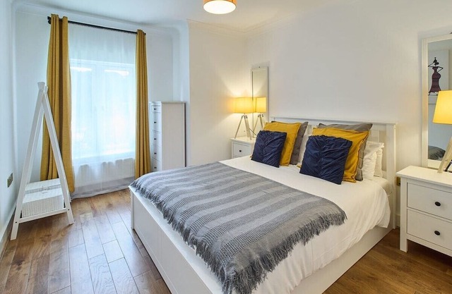 Host & Stay | Bellflower Mews