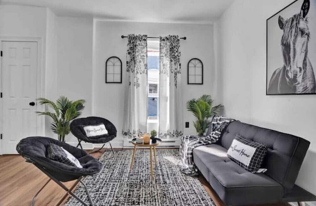 2nd flr Paradise downtown Allentown! Secured parking lot