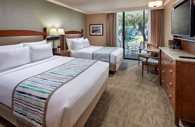 A Very Good Place To Be! 2 Classy Units Close to Silver Strand State Beach, Pool