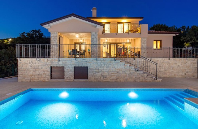 Cozy villa with amazing view from terrace, pool, close to the beach