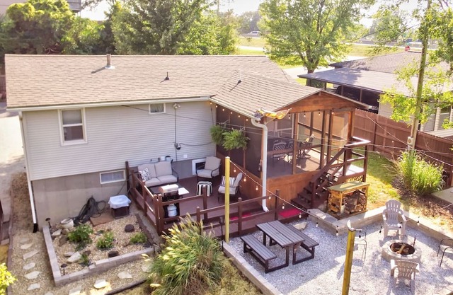 South central 4 bedroom house 3 minutes from Faurot Field! Its close and quiet.