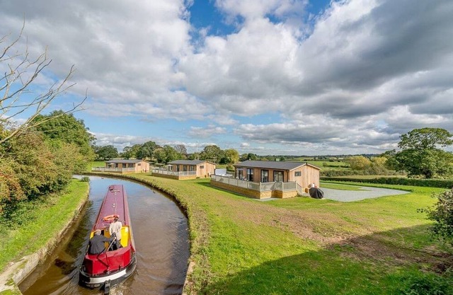 2 bedroom accommodation in Tetchill