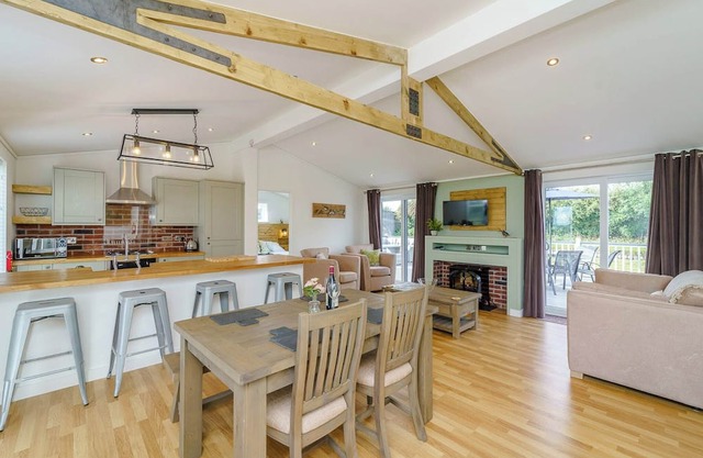 2 bedroom accommodation in Tetchill