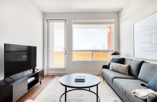 Tasteful Westchester 2BR w/Pool, Gym & W/D, 5 mins to LAX, by Blueground