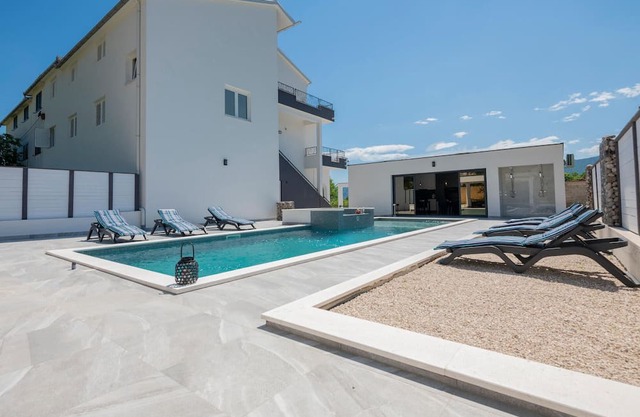 Awesome home in Veliki Prolog