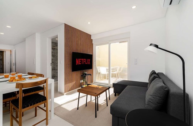 Peaceful Algés Family Home away from City Noise