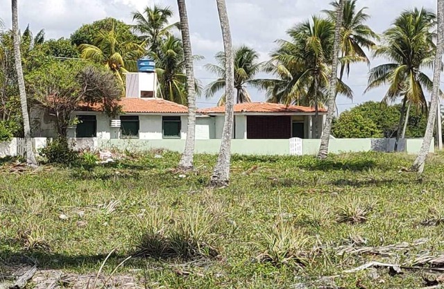 Cozy beach house with pool, in Aver o Mar, year-round sunshine.