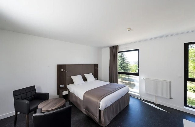 Double Studio Supérieur Stay w/ Parking & Lovely Views! Pets Welcome!