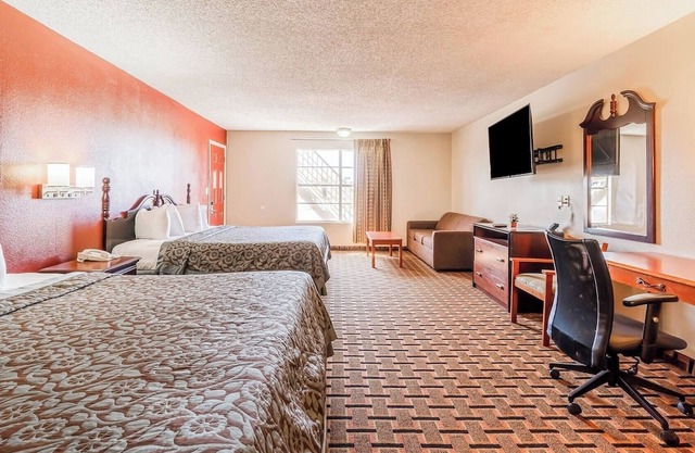 Convenient Pet-Friendly Stay Near Red River – Scenic Drives & Local Exploring