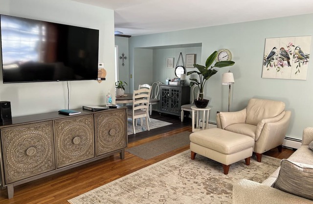Charming 3-bedroom home on family-friendly quiet street in Warren