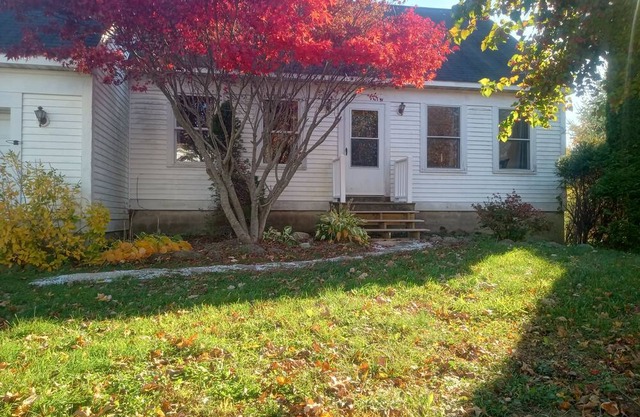 Convenient, Cozy, Mid-Coast Maine Cottage
