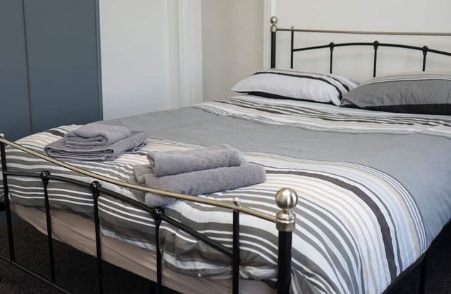 Hullidays》University Quarter 4 Bed House