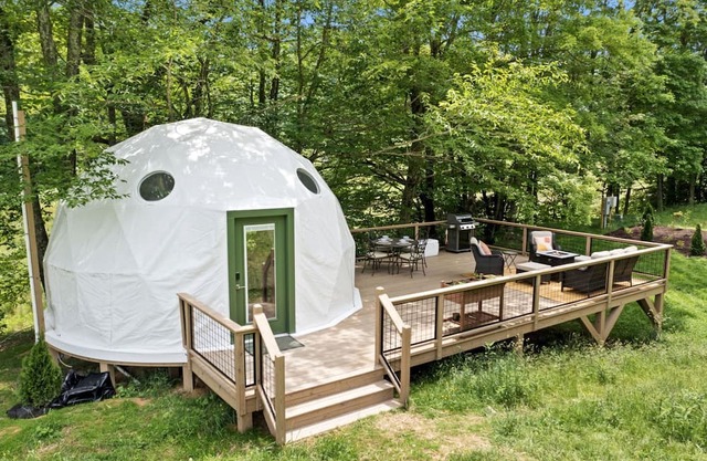 Outstanding Chic Dome with Private Deck in North Carolina