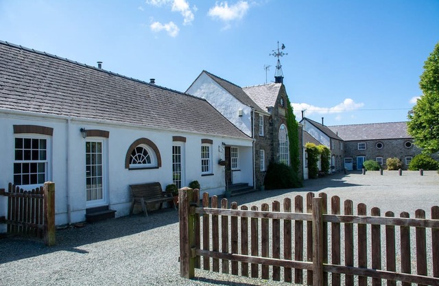 Gamekeepers Cottage - sleeps 4 guests in 2 bedrooms