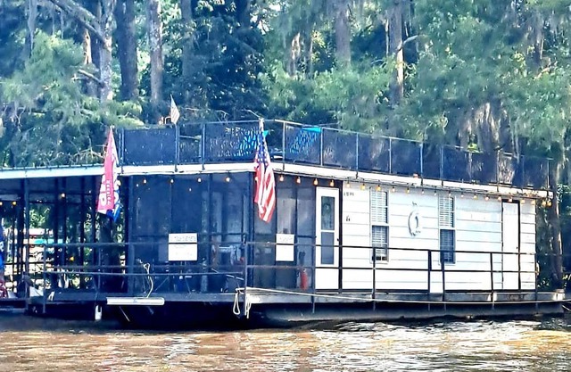 Quaint Lakefront Cabin Incredible for Water and Outdoor Adventures in Texas