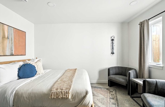 Kerns Studio Near Coffee, Dining & Transit