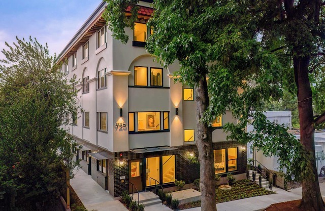 New Spanish-Style Townhome in Kerns | Walk to Bars & Cafes
