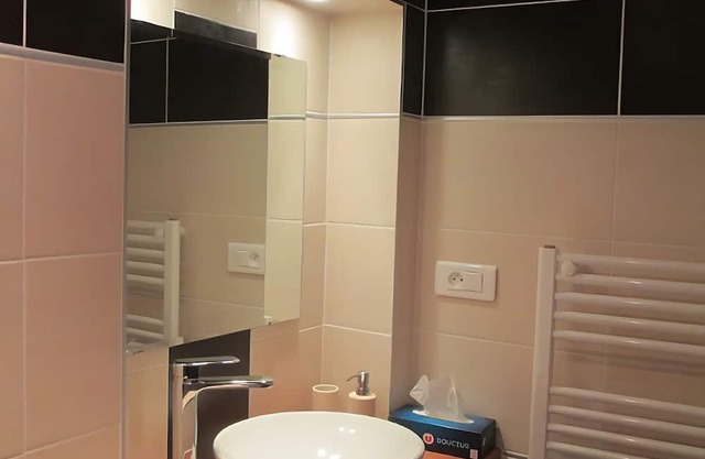 Guest Room 'Room 2 – Jasmin' with Shared Pool, Communal Terrace and Wi-Fi