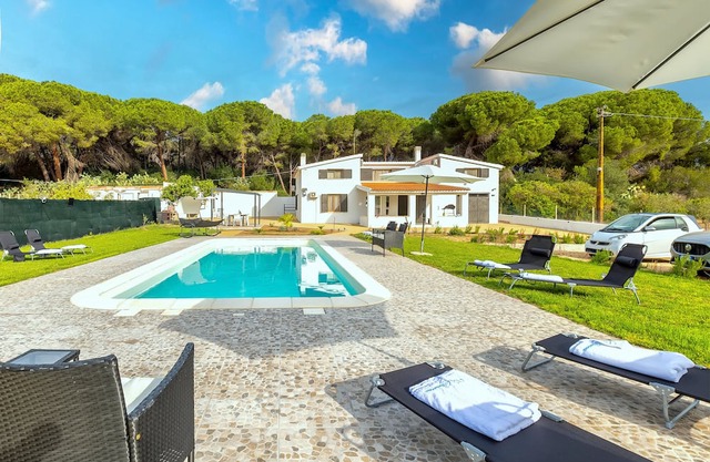 Villa 'Giovanna' with Private Pool, Wi-Fi and Air Conditioning