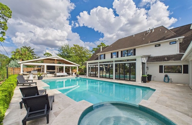 Wagon Wheel BNB - 20 minutes to IAH, pool + spa