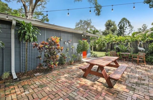 Amazing cottage in sunny Tampa close to everything.