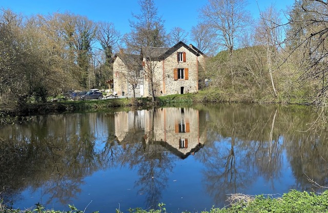 Moulin creusois family gîte 10 pers. + studette + roulotte + cultural room