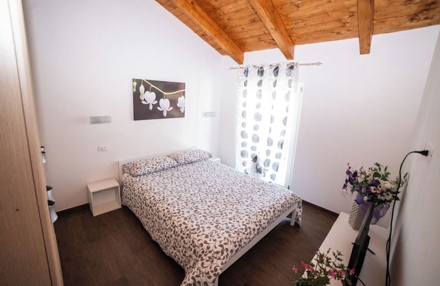 Cozy downtown apartment, convenient to all services and highways.