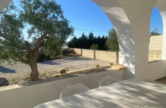 Detached 3-bedroom villa with garden