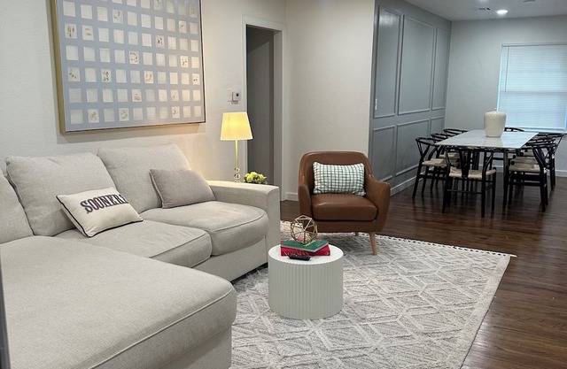 NEW LISTING! OU~Game Day Ready~Newly Renovated~1.5 miles to campus!