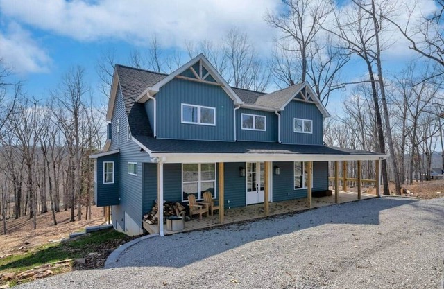 Luxury Nolin Lake Private Retreat | Sleeps 14