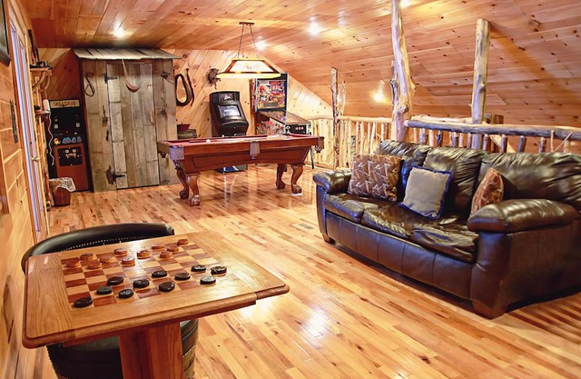 Deluxe 2 Bedroom Log Cabin