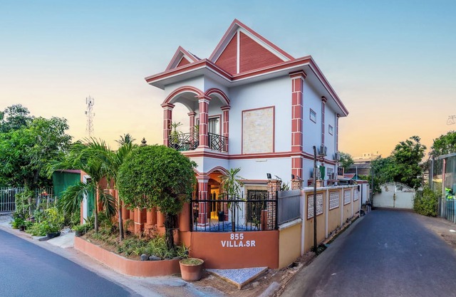 Entire Villa 4 Bed room with poolside+Breakfast himself+Free wi-fi