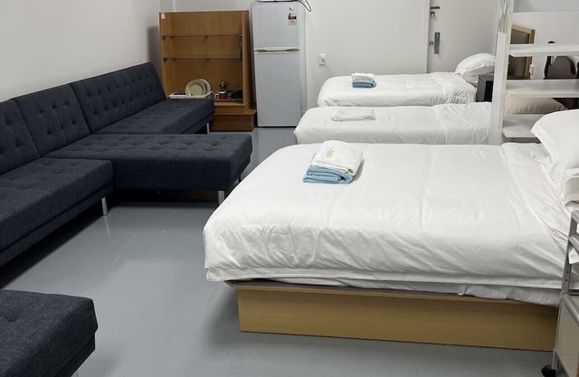 2 Double and 2 Single in 1 Room