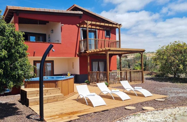Vacation Home 'Justo El Médano' with Sea View, Shared Terrace and Wi-Fi