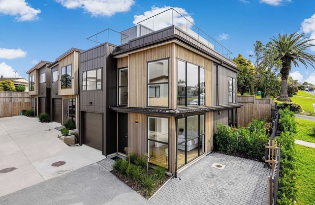 Spacious 4-bedroom house in wonderful Auckland with AC