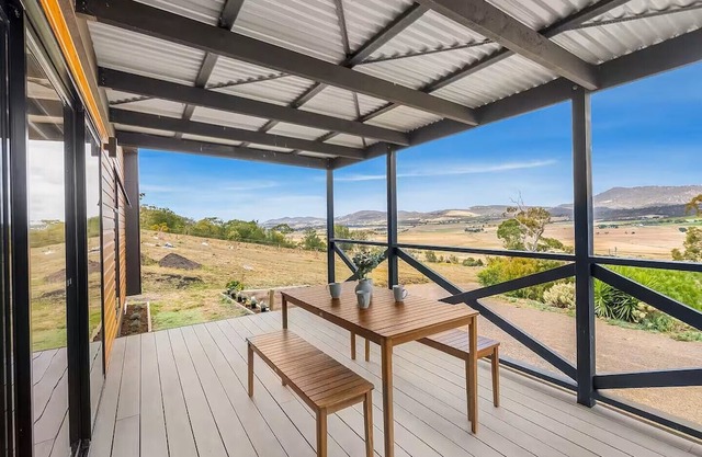 Modern & Scenic Valley Escape