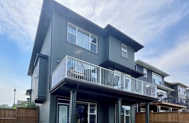 2 Beds 1 Bath Walkout Basement Suite