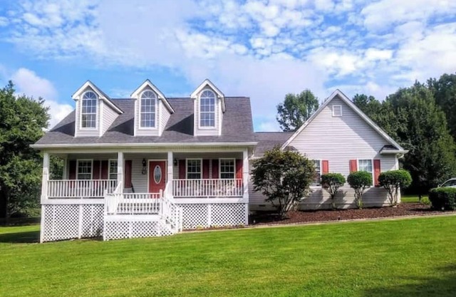 Private! Spacious. Easy access to Atlanta Airport.