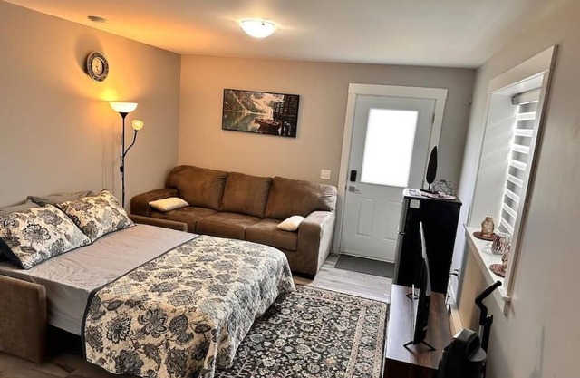 East Coast Cozy by Wastis. 1 bedroom/attached bathroom with all the ameneties.