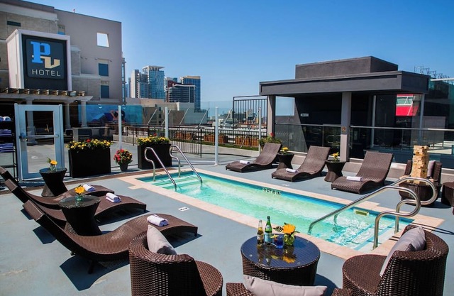 3 Modern King Suites Near Harbor Views, Cruise Terminal, Zoo and Balboa Park