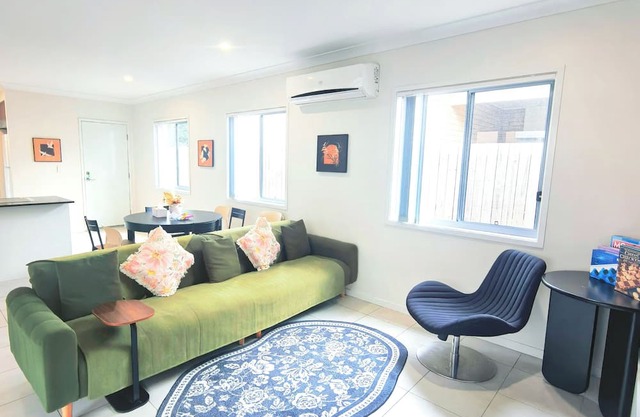 4B2B Coomera Evergreen Escape near theme park