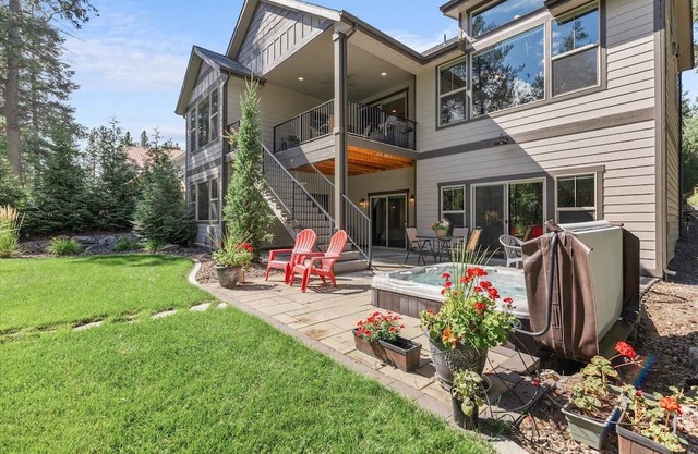 Lakefront w/Access - Non Motorized |Near Stoneridge Golf Course | 30 minutes to Silverwood | Hot Tub