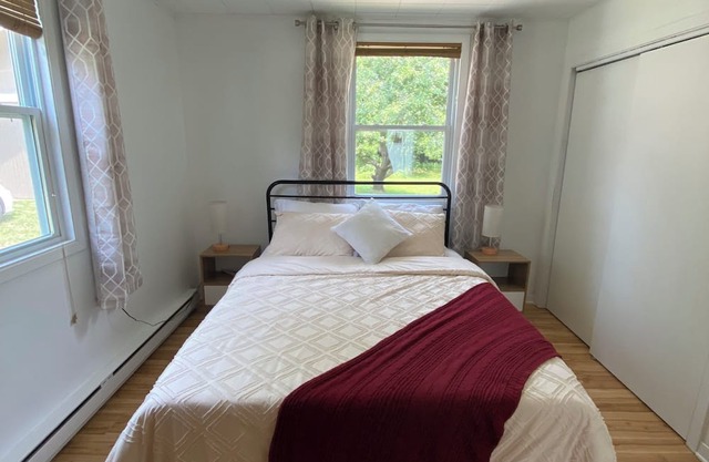 Tucked Away Treasure- Cozy 2 bed house, large yard and pets welcome!