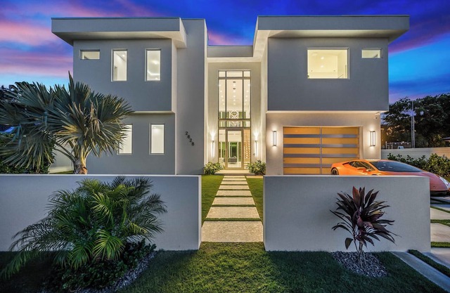 Luxury New Modern Beach Mansion in BEST Location!