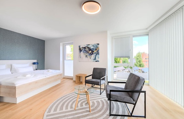 Drielake- Modern, fully furnished boarding apartment in a central location.