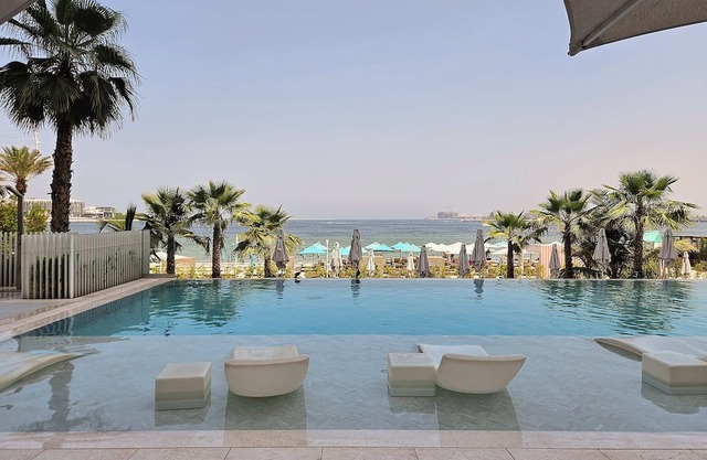 Beach, Please! Stylish 1-Bedroom Stay with Private Beach Access – JBR Dubai